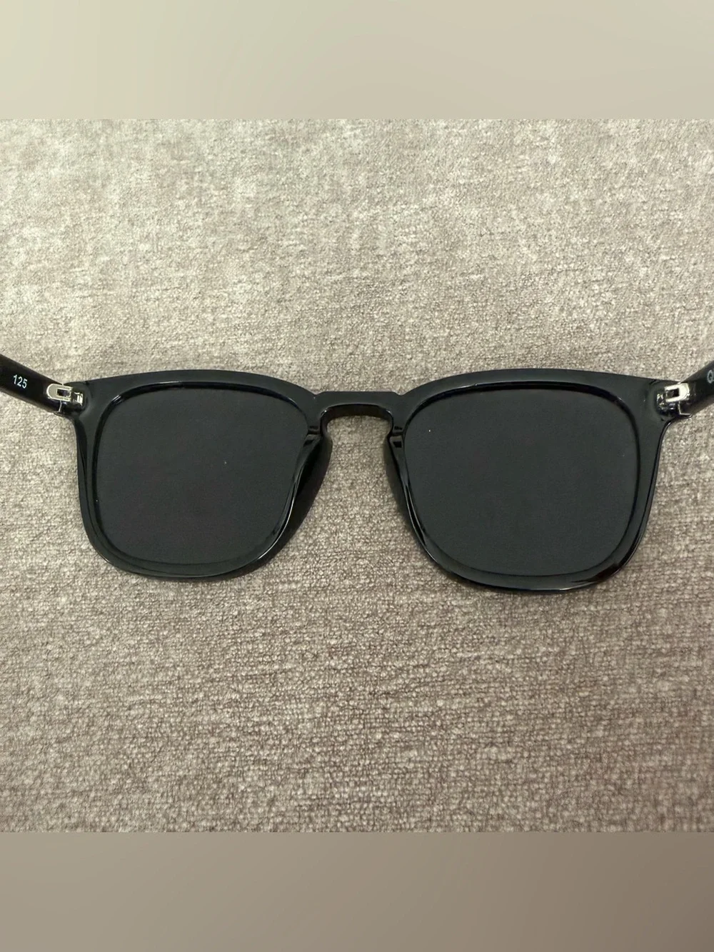 QUAY Australia Sunglasses Set Black Silver French Kiss & Jackpot Polarized Case